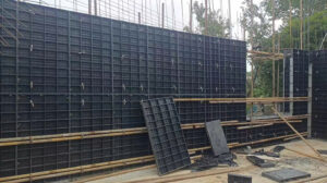 Hệ tấm cốp pha nhựa ghép thành khuôn tường tại công trường