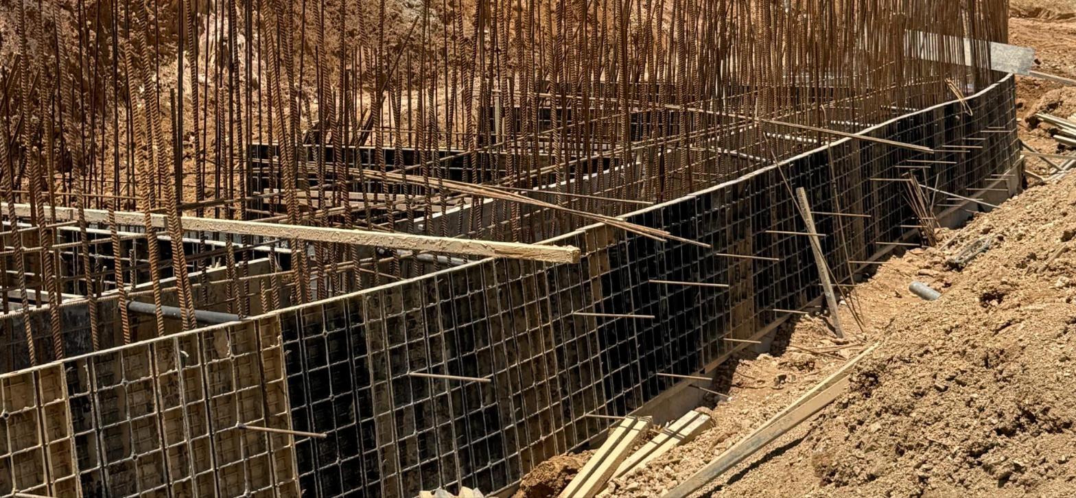 Cốp pha nhựa ghép tường móng có góc vuông